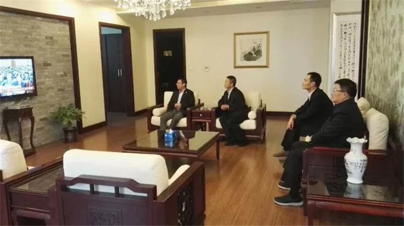 【学习贯彻十九大精神系列报道之一】pa视讯集团党委组织收看十九大开幕式